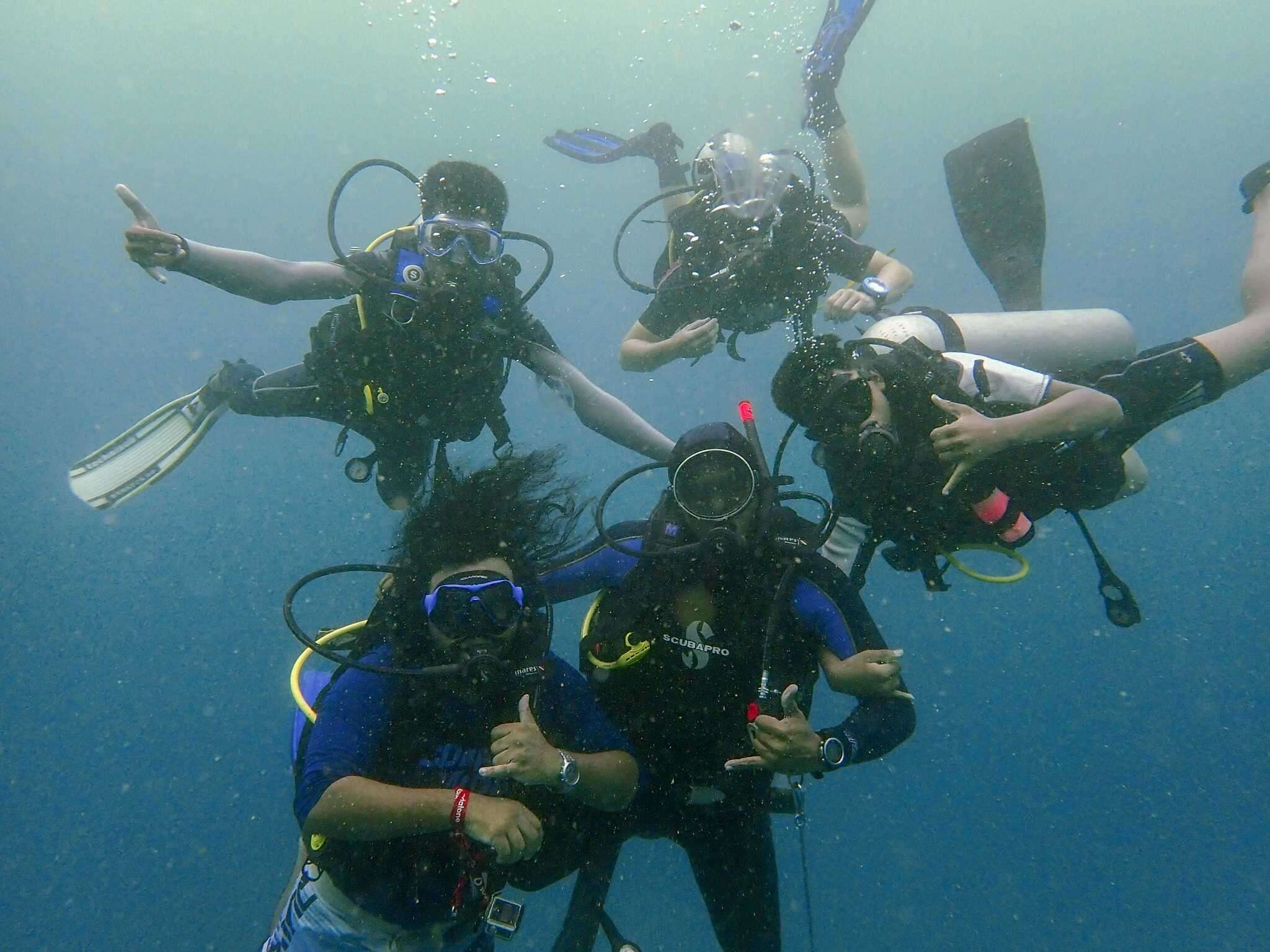 lets take an underwater selfie..